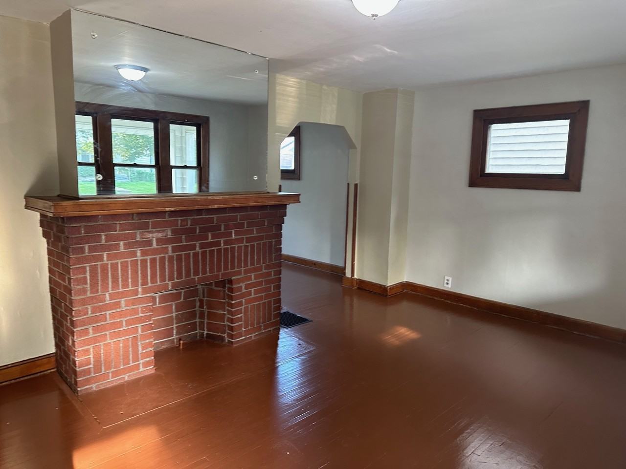 613 S Ogden Ave - Photo 3 of 8