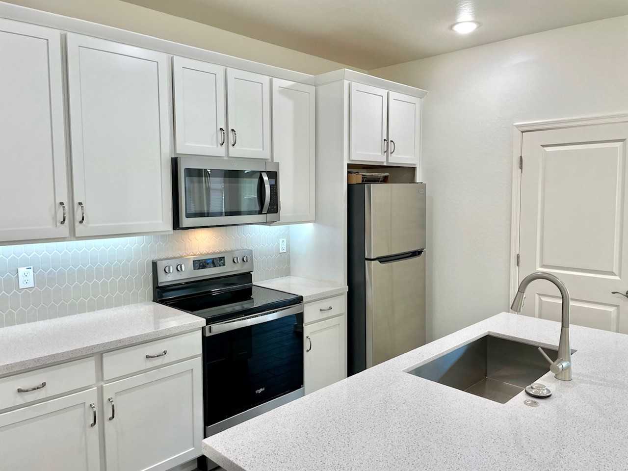 15135 W Sherman St - Photo 5 of 31