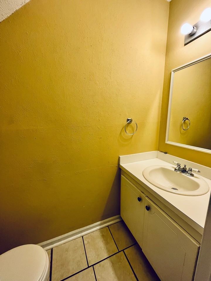 220 Plantation Rd #B - Photo 7 of 20