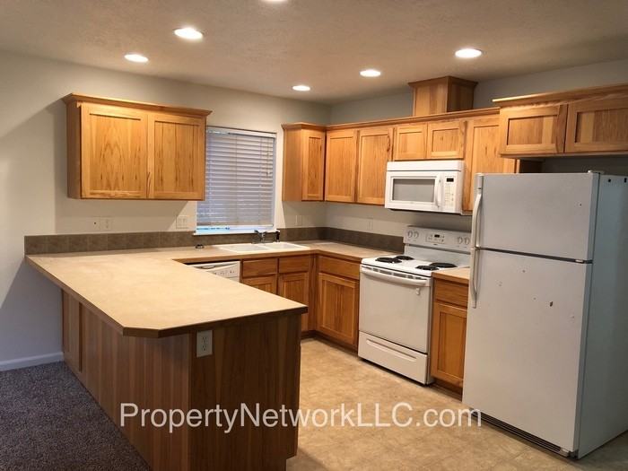 47 Nw 11th St - Photo 2 of 15