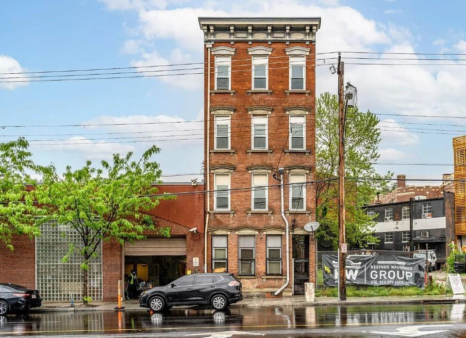 118 East Liberty Street #B - Photo 2 of 15