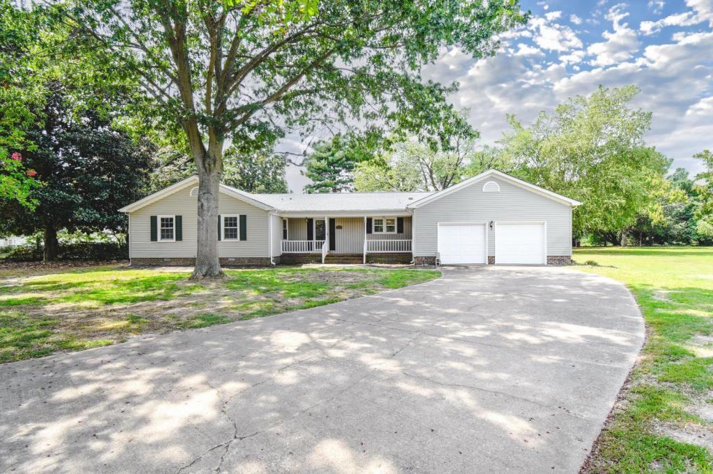 1635 Colony Cir - Photo 2 of 48