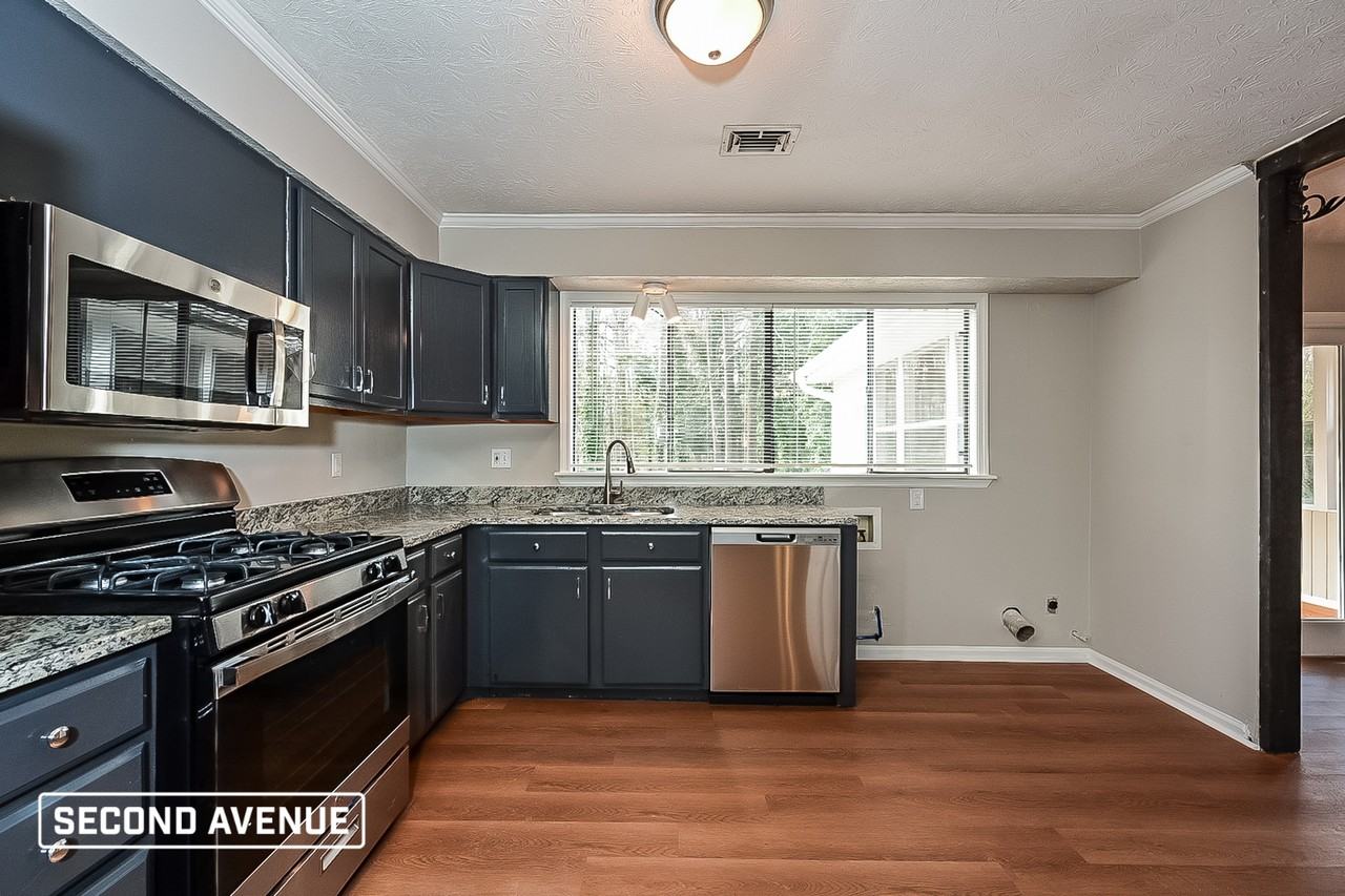 134 Fairview Dr - Photo 4 of 19