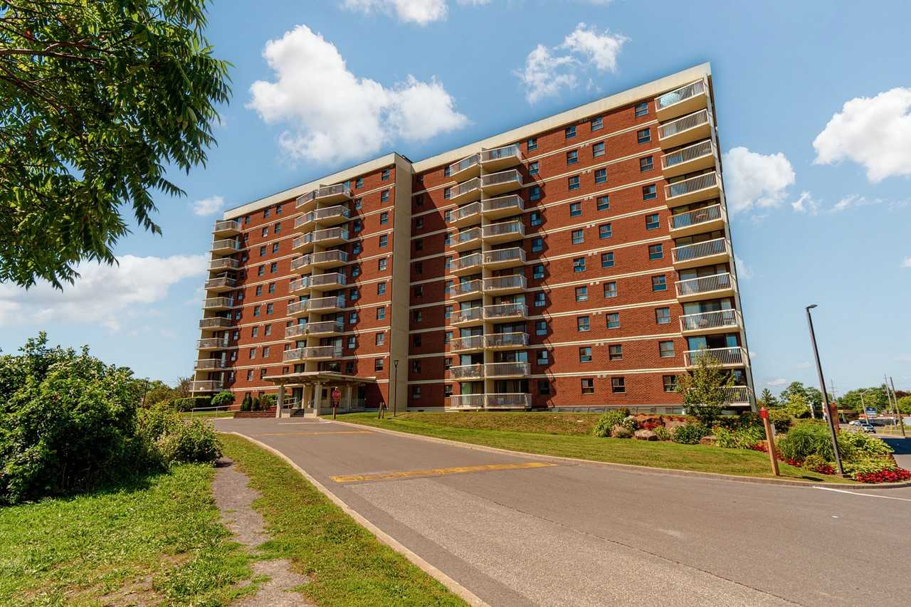 Portsmouth Place East Apartments 290 Bath Rd, Kingston, ON K7M 7H7