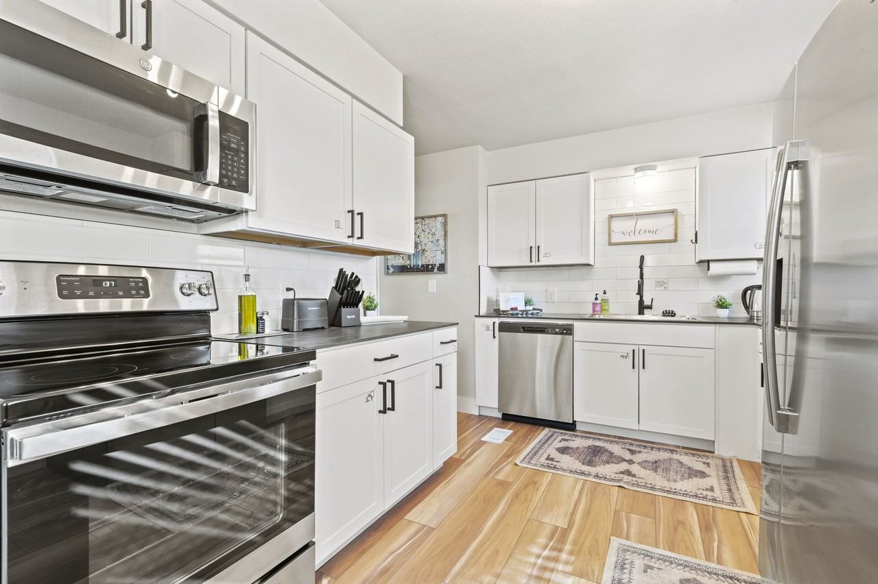 2304 E Marshall Ave #NA - Photo 2 of 26