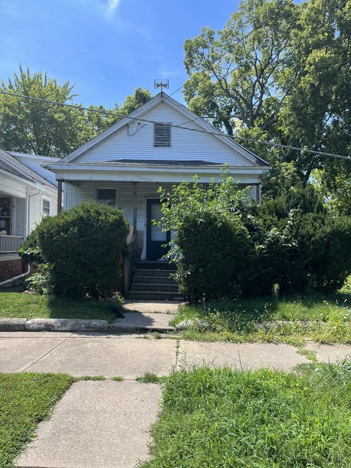 1022 W Adrian G Hinton Ave #NA