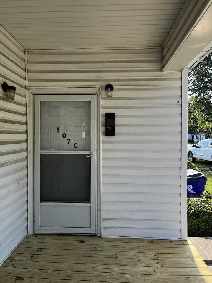 507 E Holmes St #C - Photo 2 of 24