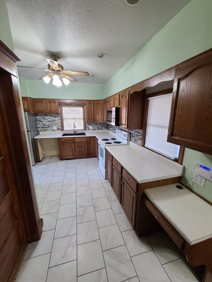 1102 Baltimore St #1 - Photo 2 of 16