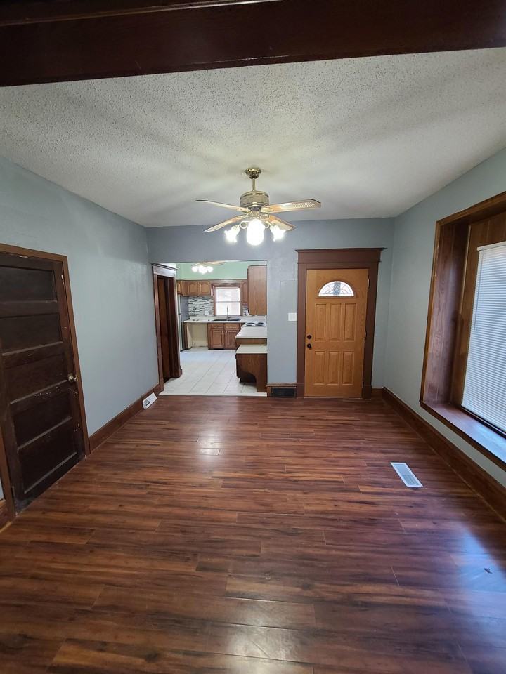 1102 Baltimore St #1 - Photo 4 of 16