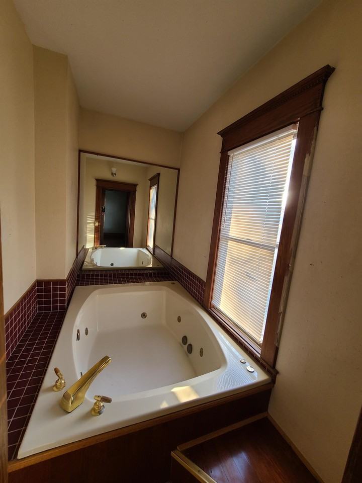 1102 Baltimore St #1 - Photo 6 of 16