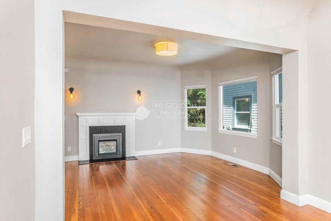 462 36th St - Photo 3 of 33