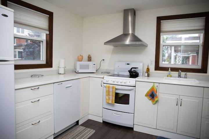 137 Second Ave E - Photo 3 of 23