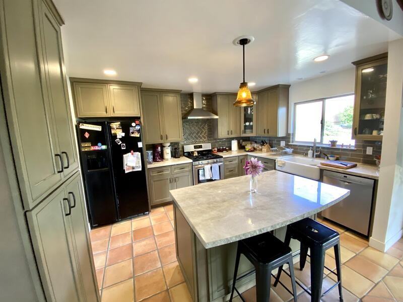 2866 Turnbull St - Photo 3 of 10