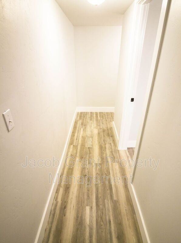 2148 Saint Clair Rd - Photo 3 of 12