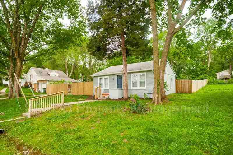 908 S Logan Ave - Photo 2 of 19