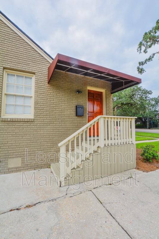 513 Savannah Hwy - Photo 2 of 15