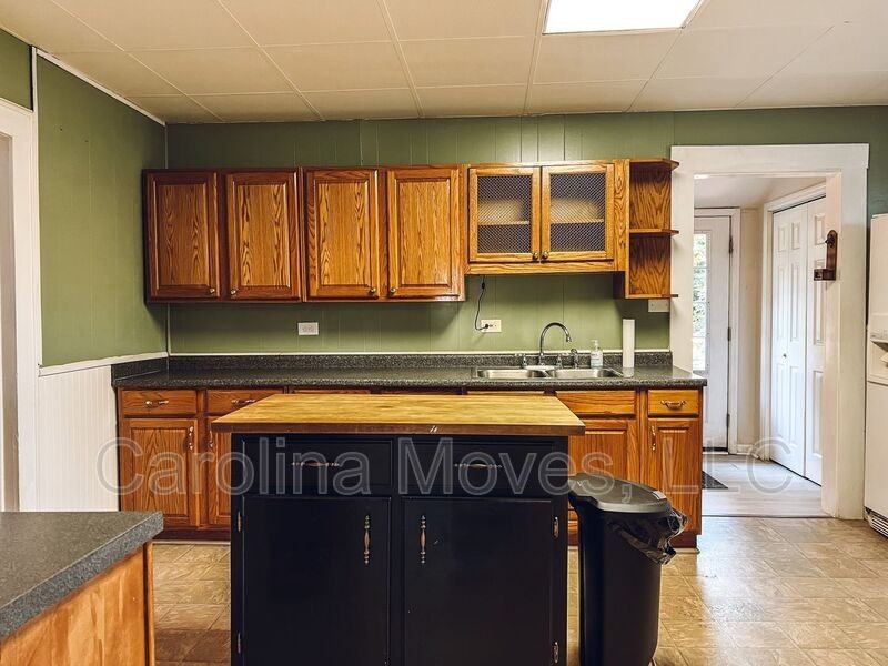 113 Iselin St - Photo 5 of 17