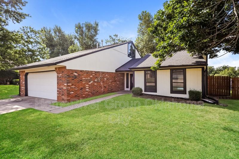 2312 Northwood Ln - Photo 3 of 21