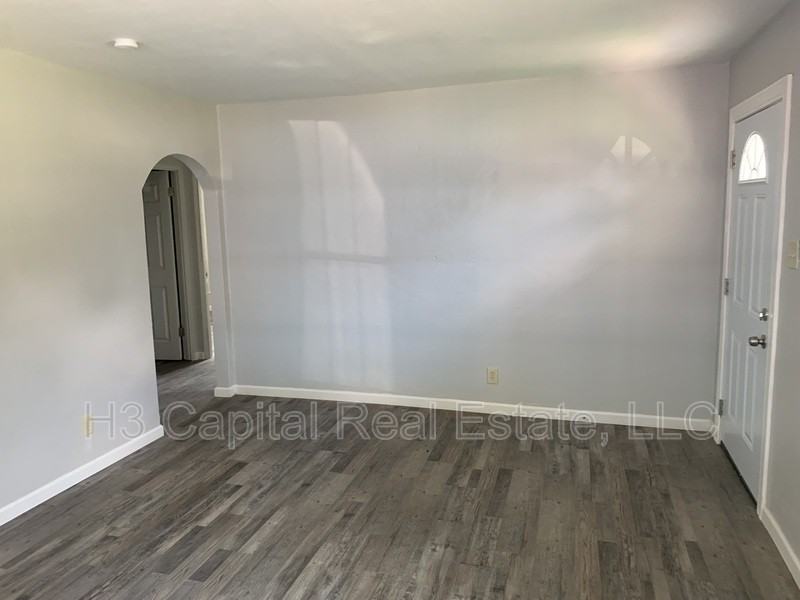 214 Whitelaw Ave - Photo 2 of 14