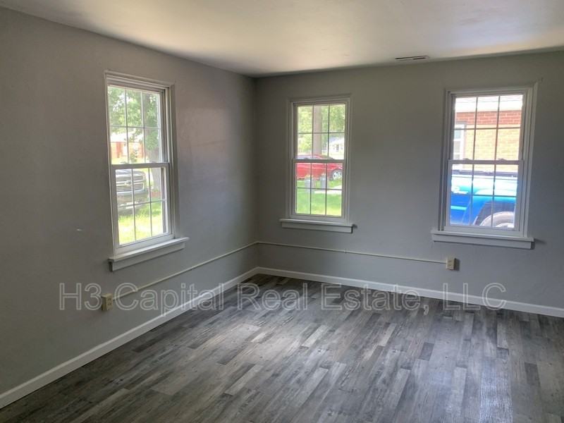 214 Whitelaw Ave - Photo 3 of 14