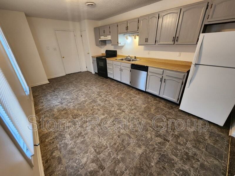 2329 E Glenview Dr - Photo 3 of 14