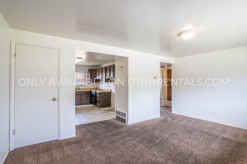 1050 S Virginia Cir - Photo 2 of 15
