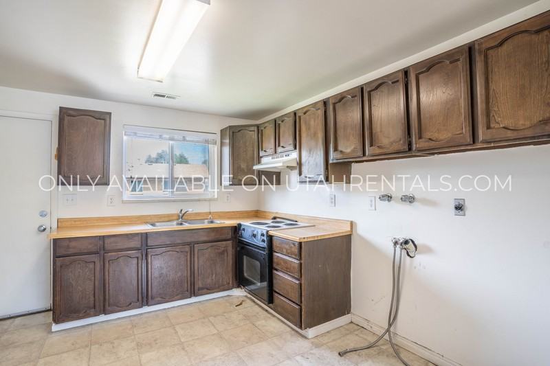 1050 S Virginia Cir - Photo 5 of 15