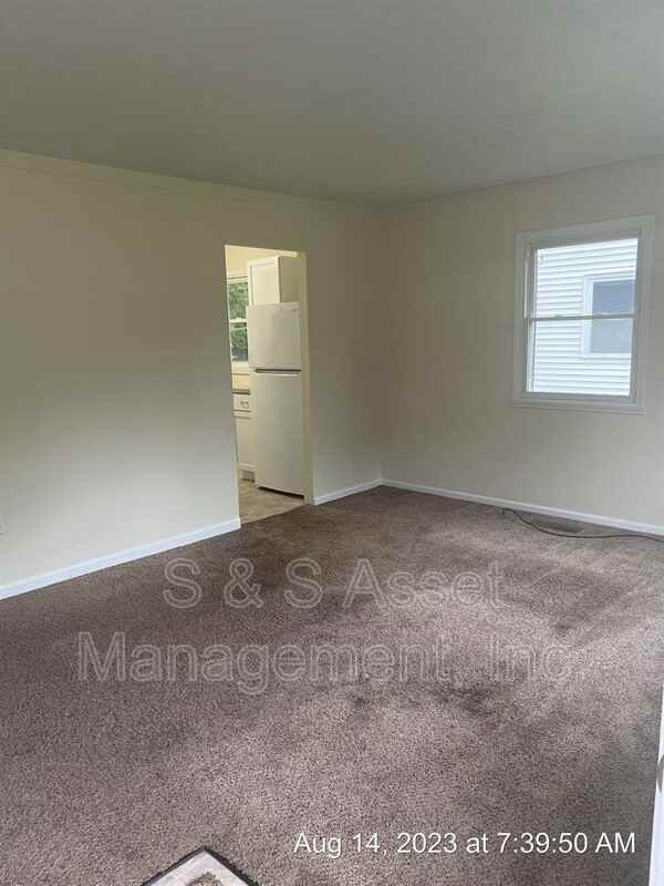 1235 Glenn St - Photo 2 of 12