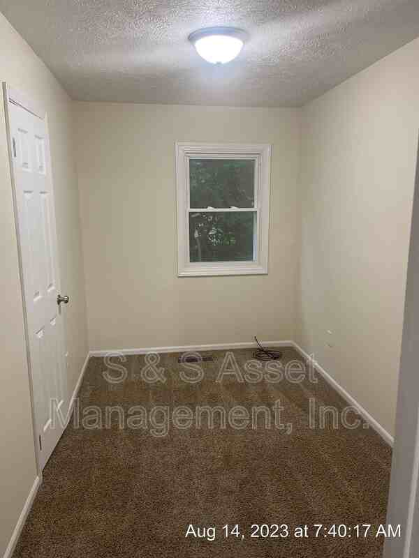 1235 Glenn St - Photo 6 of 12