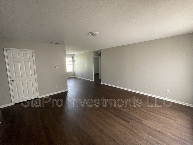 131 Village Pl - Photo 2 of 11