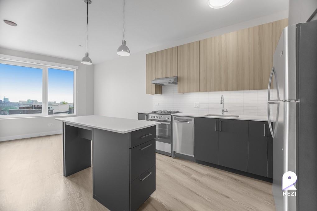 670 N May St - Photo 3 of 21