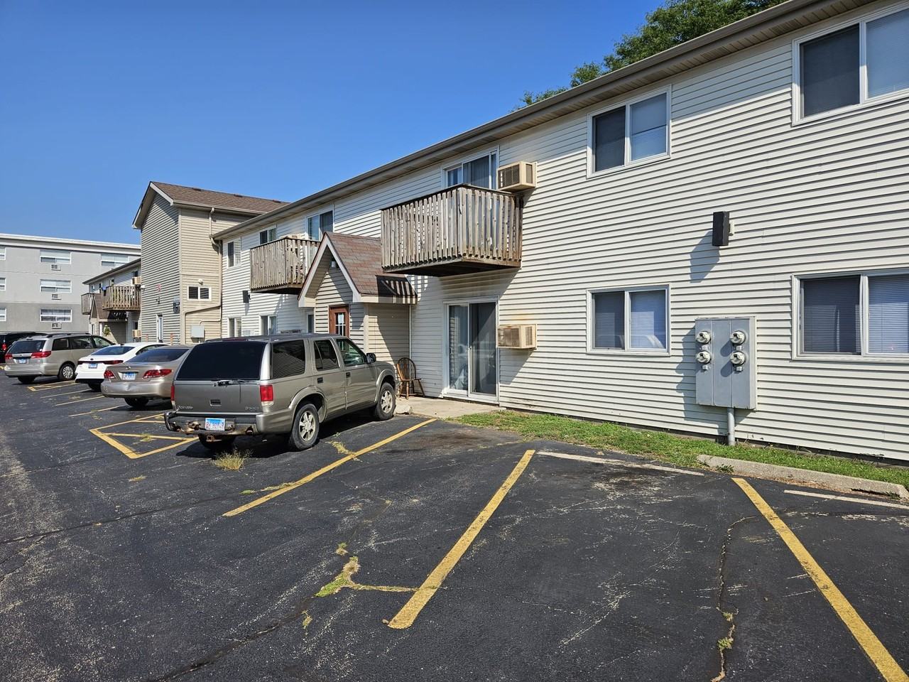 820 Edgebrook Drive #3 - Photo 5 of 9