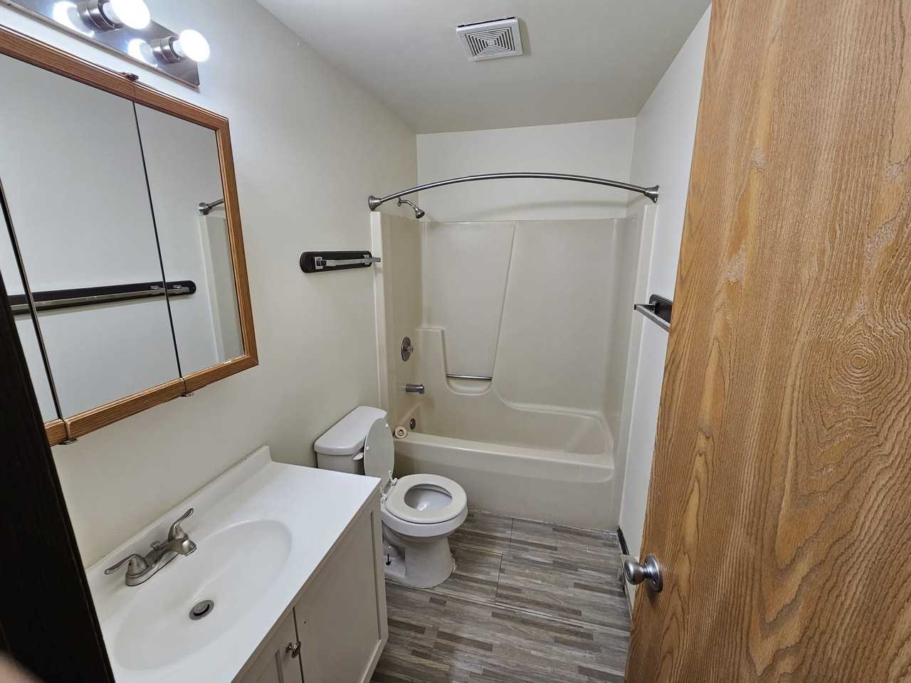 820 Edgebrook Drive #3 - Photo 7 of 9