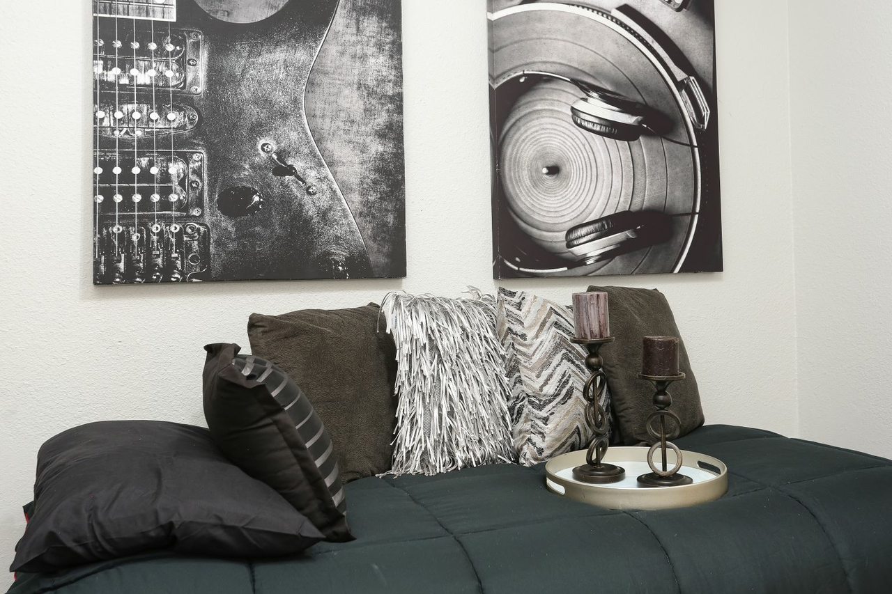 Iconic at the Station - Photo 6 of 18