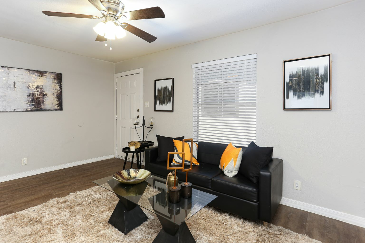 Iconic at the Station - Photo 4 of 18