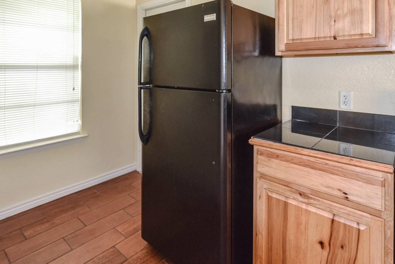 4001 Trotwood Trl - Photo 6 of 17