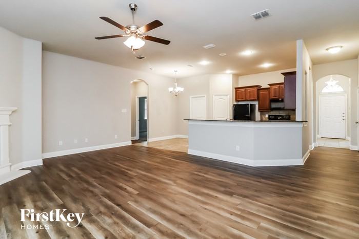 7357 Waterwell Trl - Photo 3 of 15