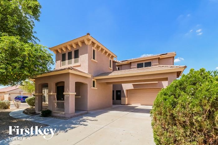 8546 W Hughes Dr - Photo 2 of 15