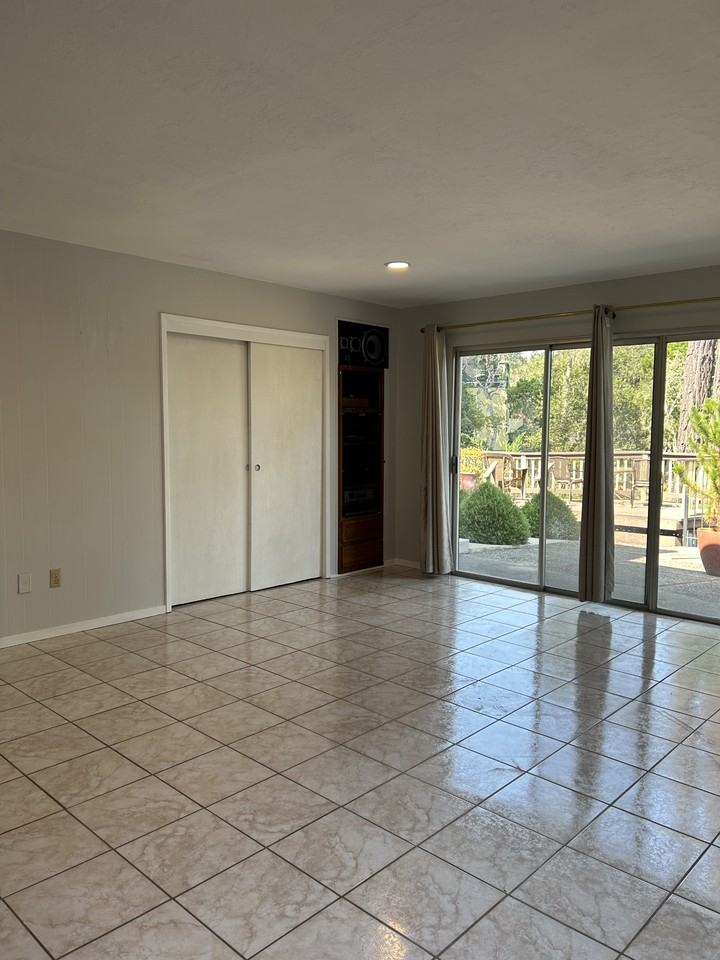 10 Crandall Rd A, Monterey, CA 93940 1 Bedroom Apartment for 1,550