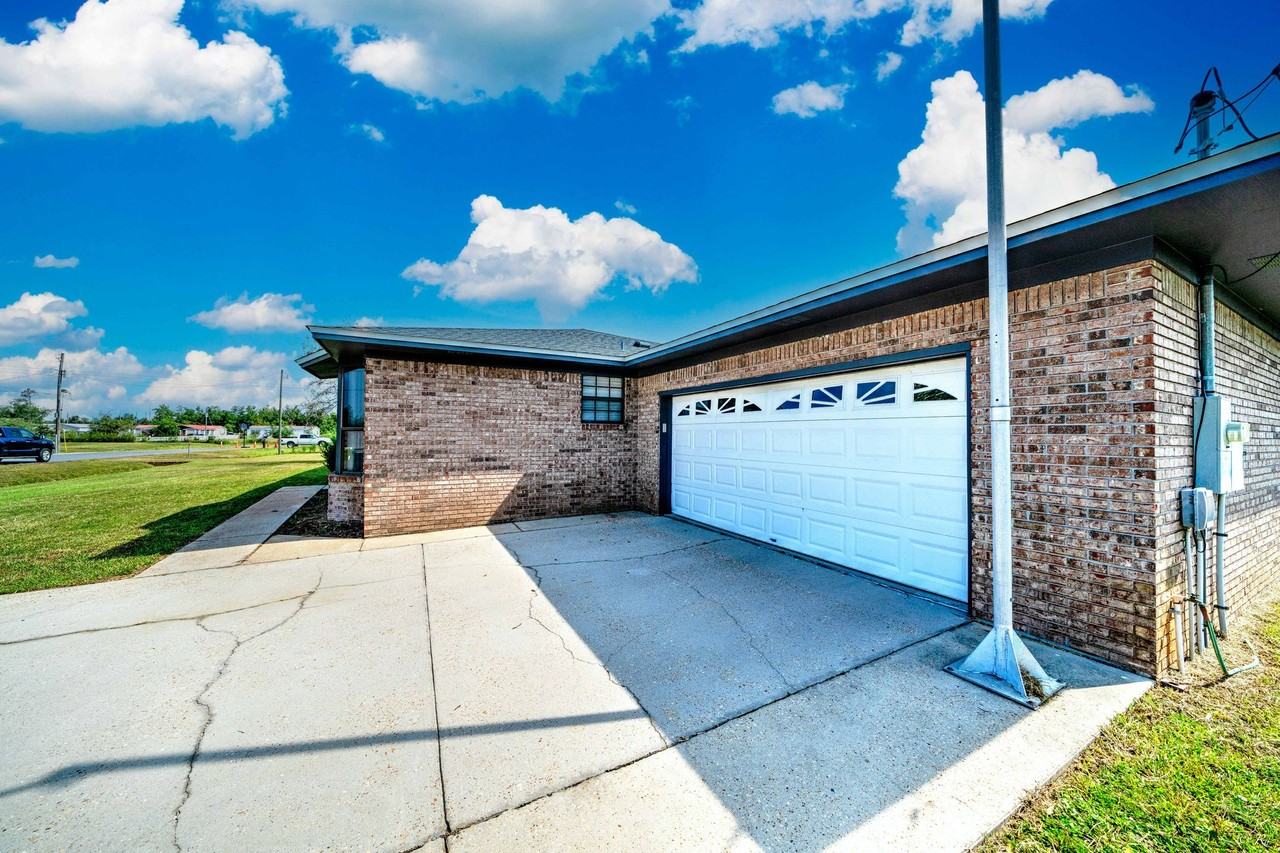 2422 Thames Dr #1 - Photo 2 of 30