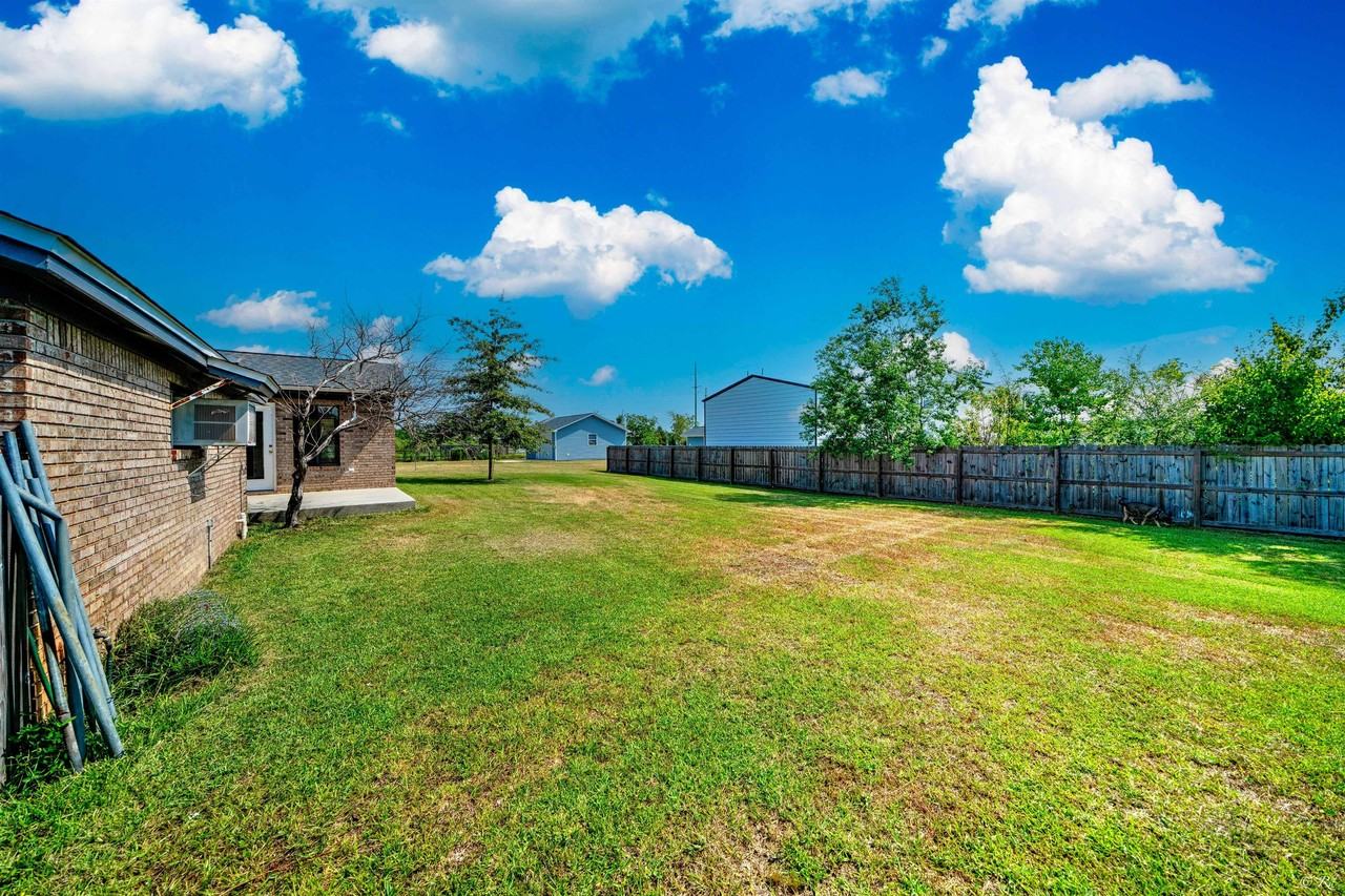 2422 Thames Dr #1 - Photo 3 of 30