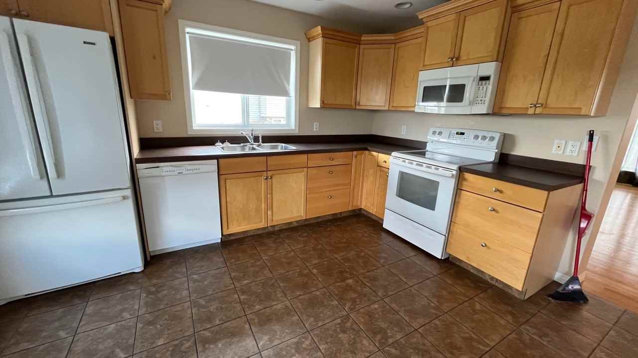 4722 39 St #1 - Photo 2 of 19