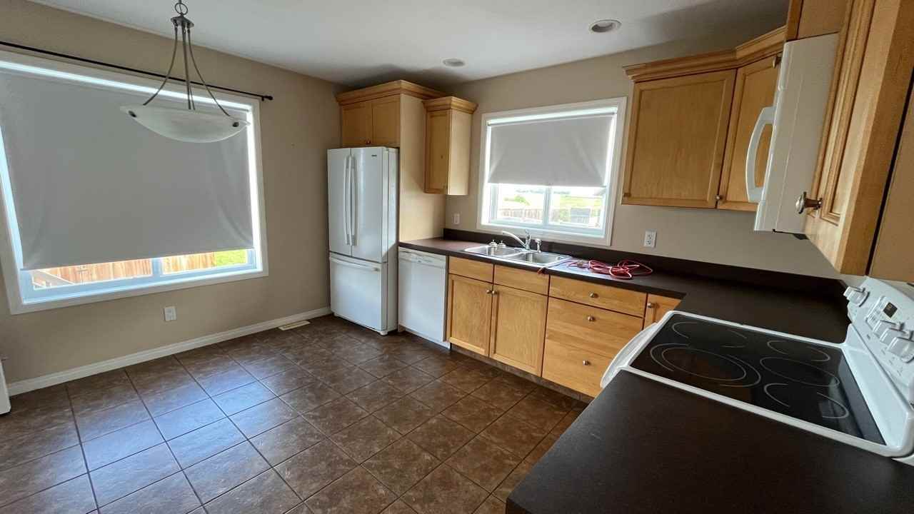 4722 39 St #1 - Photo 3 of 19