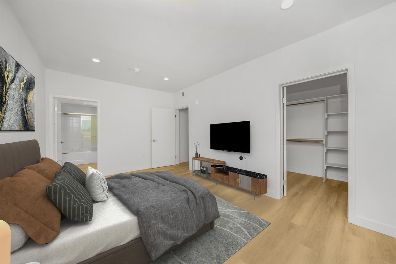 14825 Delano St #105