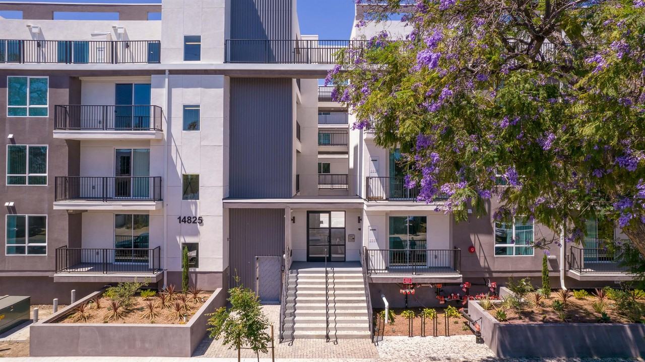 14825 Delano St #309