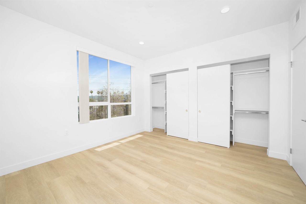 14825 Delano St #404