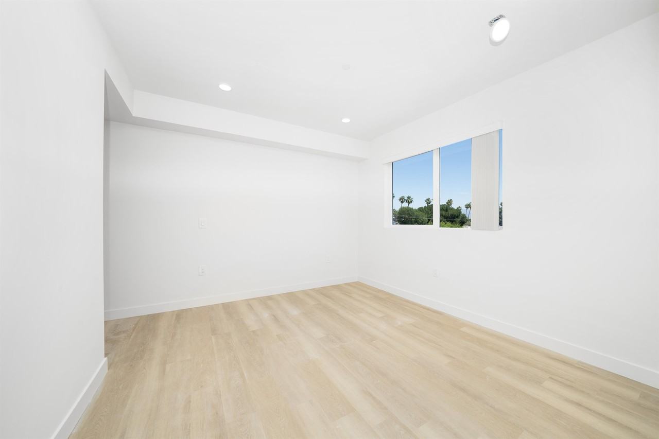 14825 Delano St #405