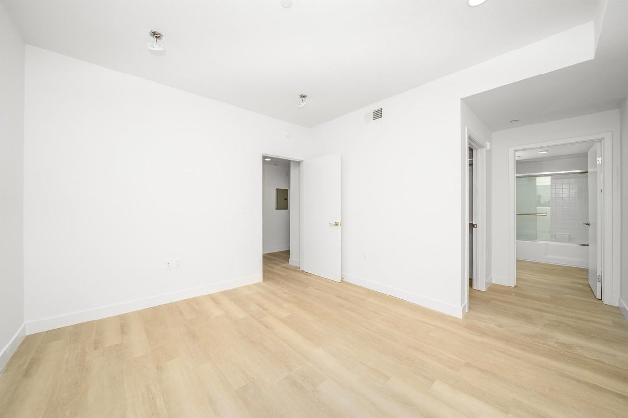 14825 Delano St #406