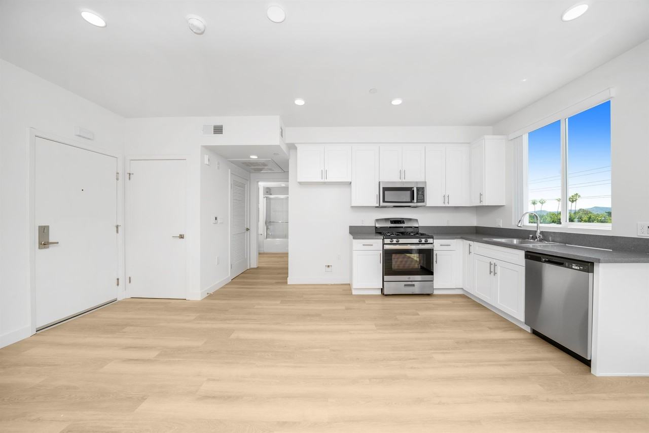 14825 Delano St #407