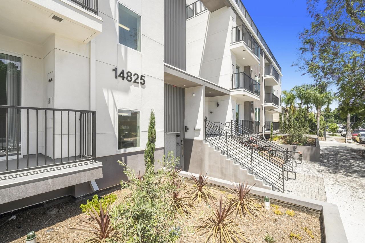 14825 Delano St #409